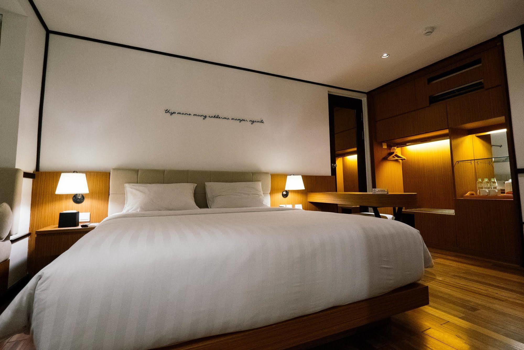 Namin Dago Hotel Bandung Exterior photo