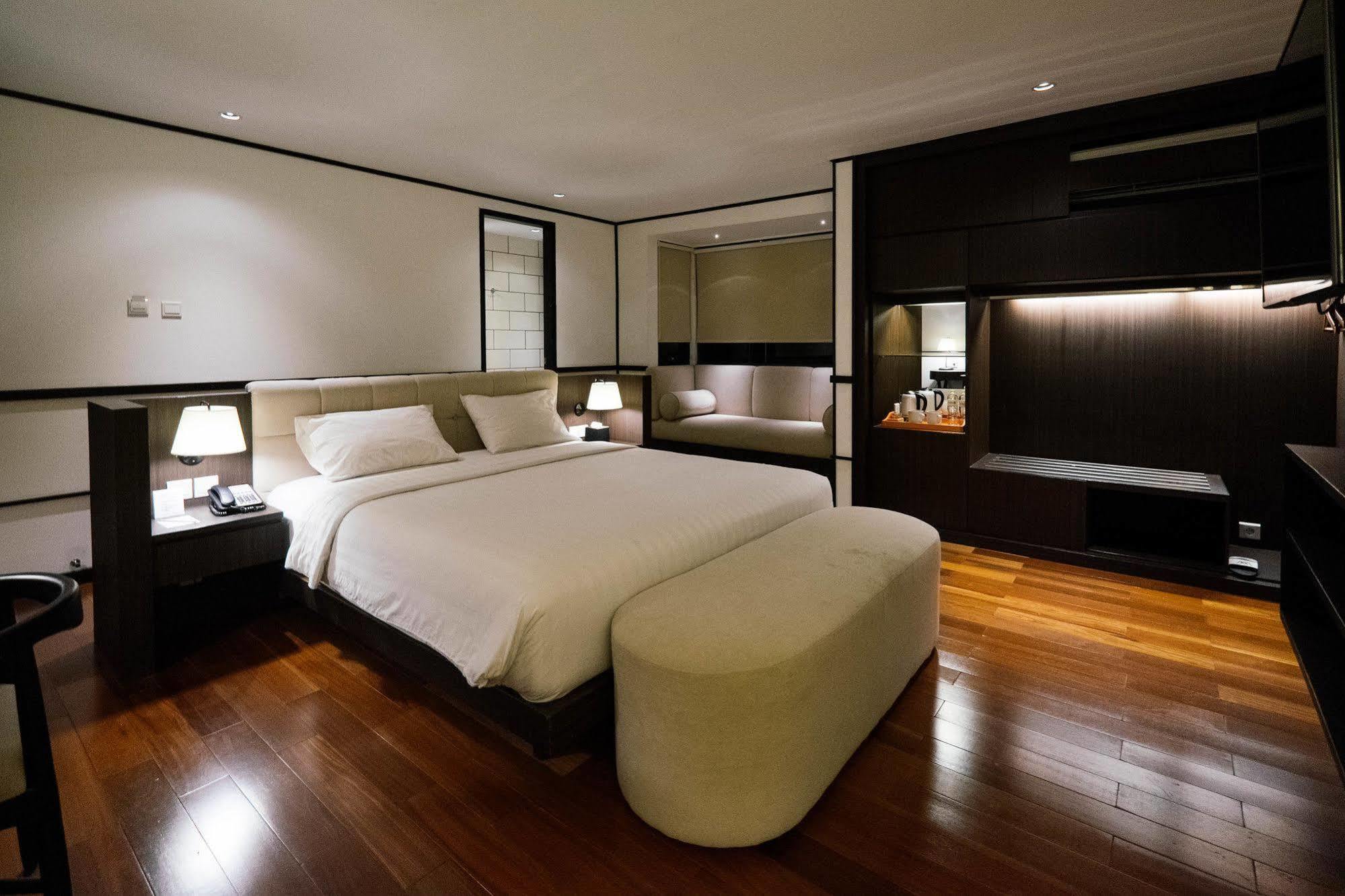 Namin Dago Hotel Bandung Exterior photo